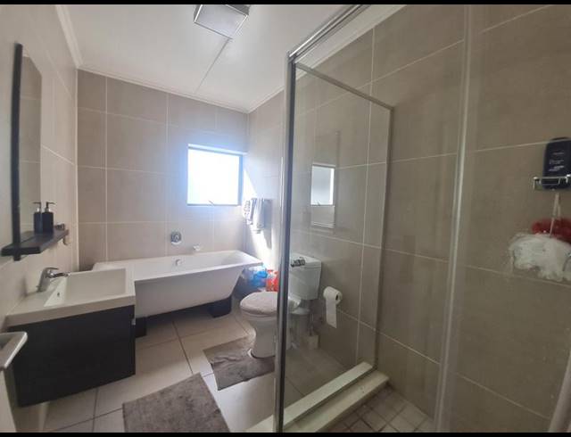 2 BEDROOM PROPERTY TO RENT IN DE VELDE